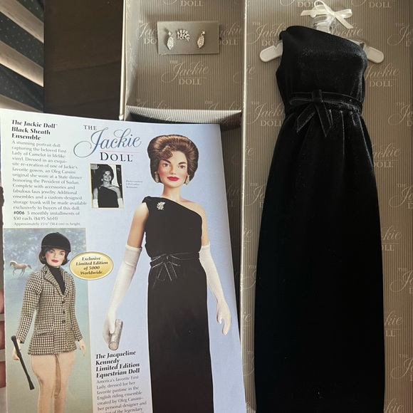 New in box outfit for The Jackie Kennedy Onassis Doll with paperwork - Picture 7 of 12